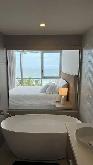 Apartment In Palm Beach Gold Coast 0*,  Australia